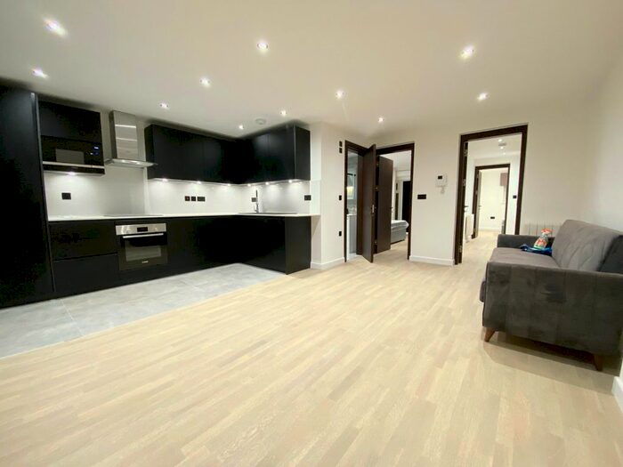 3 Bedroom Flat To Rent In Holloway Road, London, N19