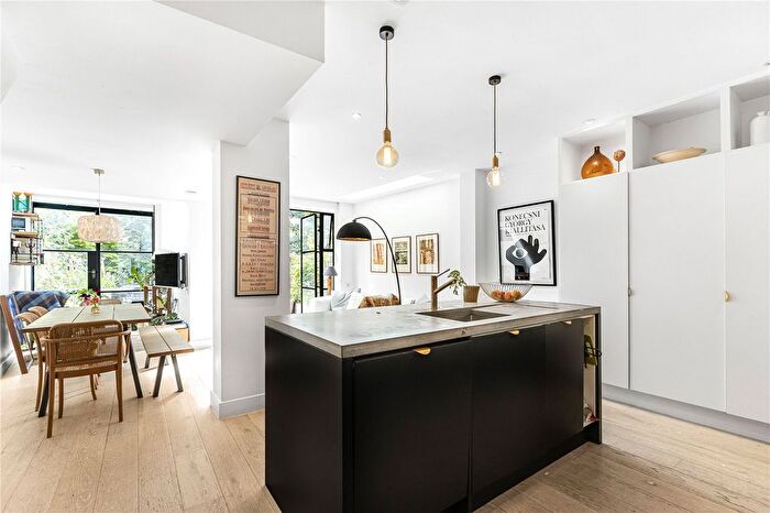 2 Bedroom Flat To Rent In Colvestone Crescent, London, E8