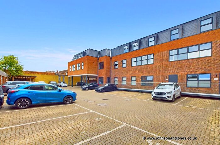 1 Bedroom Flat For Sale In Gogmore Lane, Chertsey, KT16
