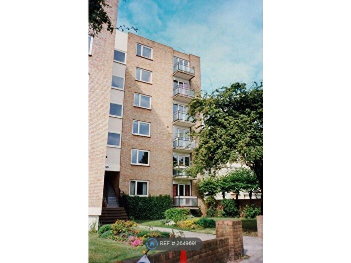 2 Bedroom Flat To Rent In Crest View, London, NW5