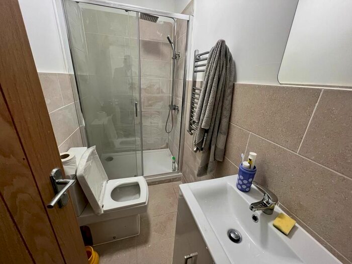 1 Bedroom Flat To Rent In Sunnyside Road, Ilford, IG1