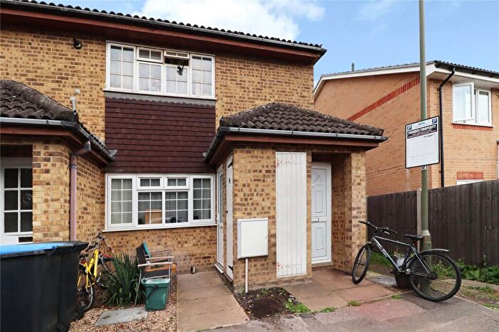 1 Bedroom Maisonette For Sale In Bower Court, Woking, Surrey, GU22