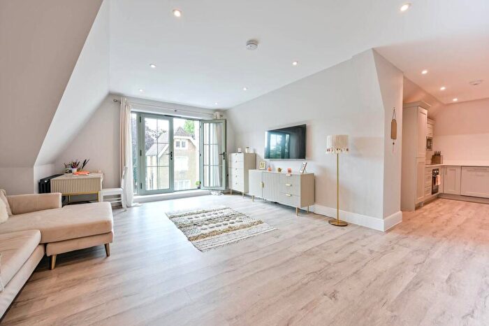 2 Bedroom Flat For Sale In Branksome, Godalming, GU7
