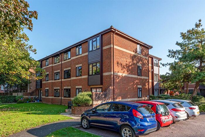 2 Bedroom Flat For Sale In The Courtyard, St. Botolphs Road, Worthing, West Sussex, BN11