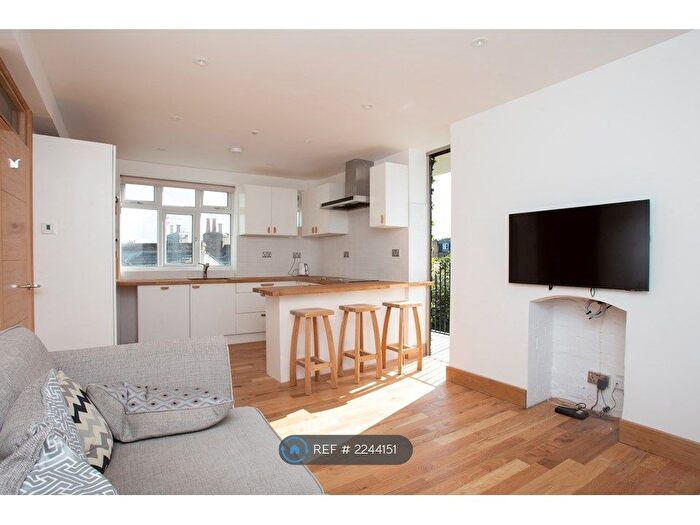 2 Bedroom Flat To Rent In Chatsworth Court, London, E5