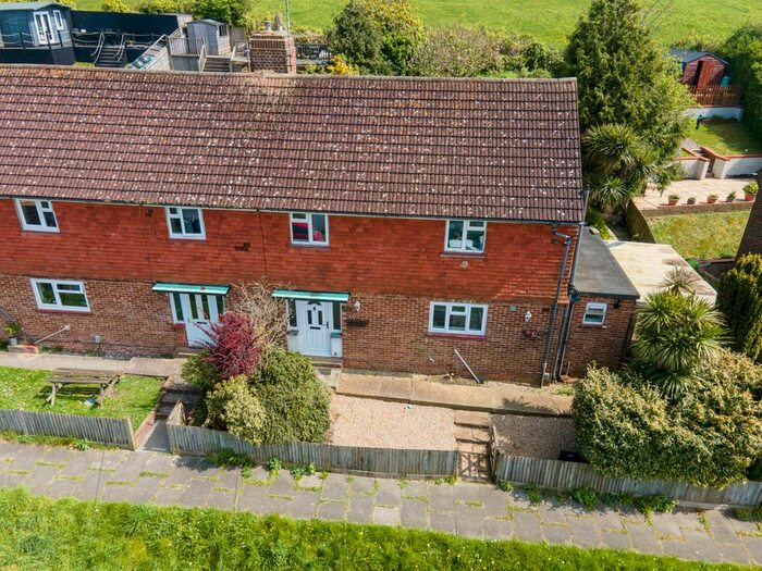 4 Bedroom Semi-Detached House To Rent In Auckland Drive, Brighton, BN2