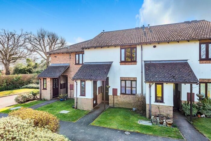 2 Bedroom Flat To Rent In Little Greencroft, Chesham, HP5