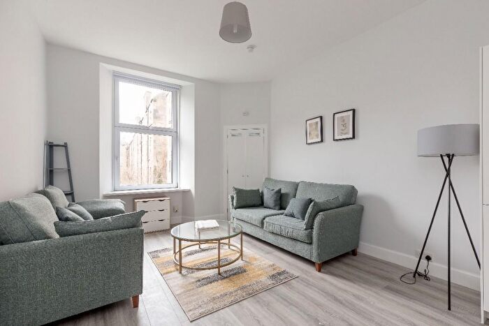 2 Bedroom Flat To Rent In Fowler Terrace, Edinburgh, EH11