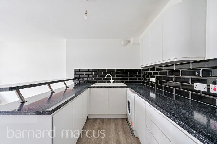5 Bedroom Maisonette To Rent In Garnies Close, London, SE15