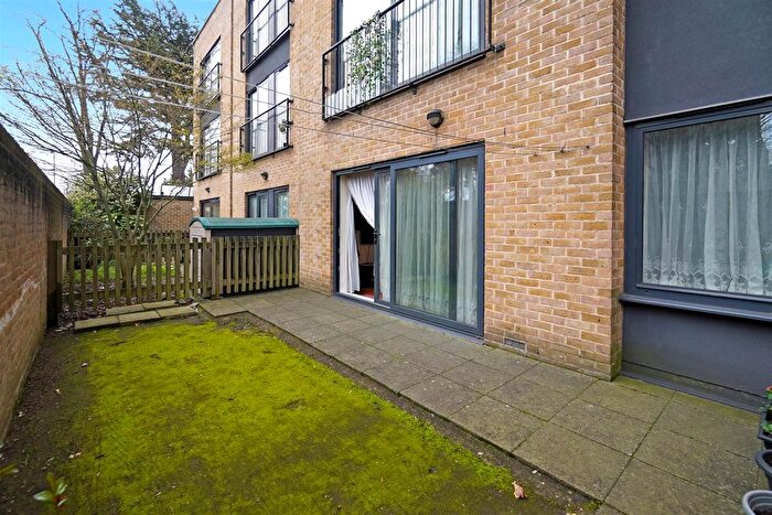 1 Bedroom Flat For Sale In Bath Road, Hounslow, TW4