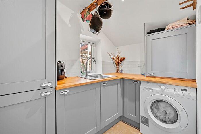 2 Bedroom Cottage For Sale In High Street, Calver, Hope Valley, S32