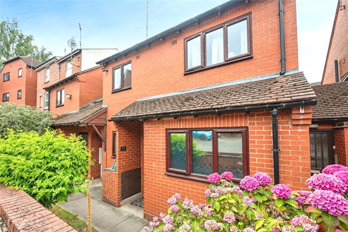 2 Bedroom Flat For Sale In Victoria Mews, Saltisford, Warwick, CV34