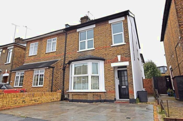 2 Bedroom Flat To Rent In Wellesley Road, London E11