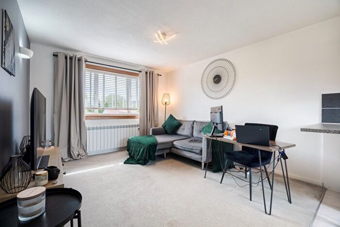 1 Bedroom Flat For Sale In Dunvegan Place, Polmont, Falkirk, FK2