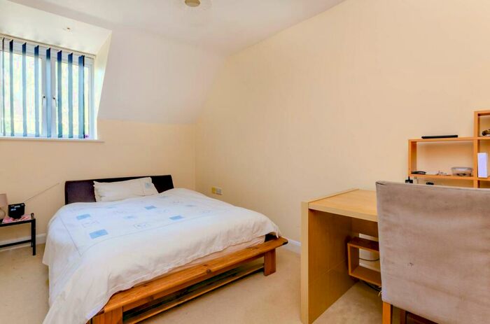 1 Bedroom Flat To Rent In Heathside Crescent, Woking, GU22