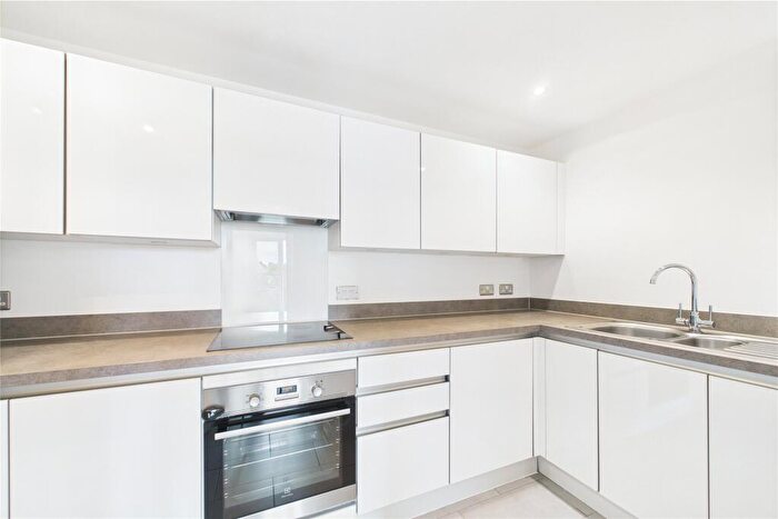2 Bedroom Flat To Rent In Kidwells Close, Maidenhead, Berkshire, SL6