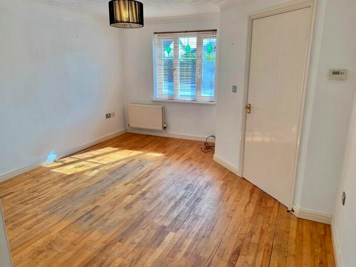 4 Bedroom Detached House For Sale In Parc Penscynnor, Cilfrew, Neath, SA10