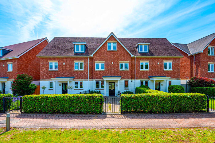 5 Bedroom Terraced House For Sale In Lakeside, Chobham, Woking, GU24