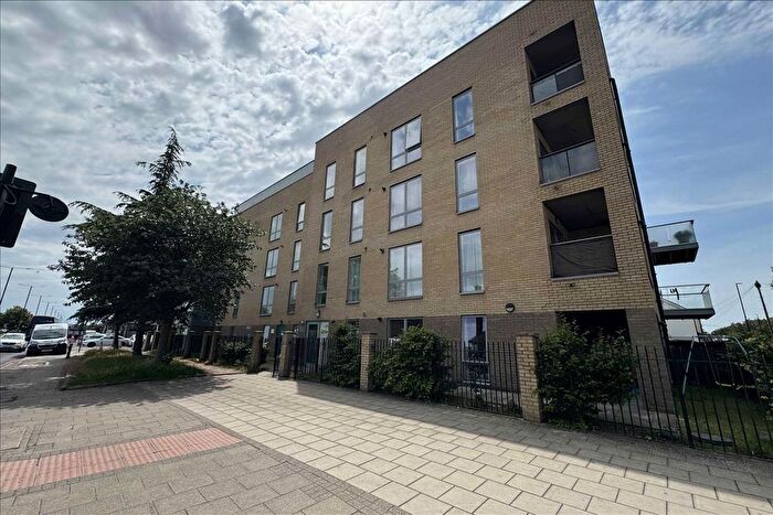 2 Bedroom Flat For Sale In Hampton Road West, Feltham, Middlesex, TW13