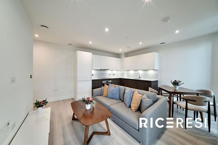 2 Bedroom Flat To Rent In Affinity View London, London, E16