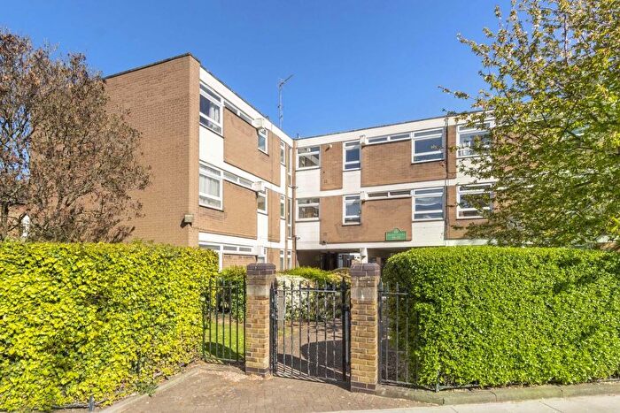 2 Bedroom Flat To Rent In Lacy Road, London, SW15