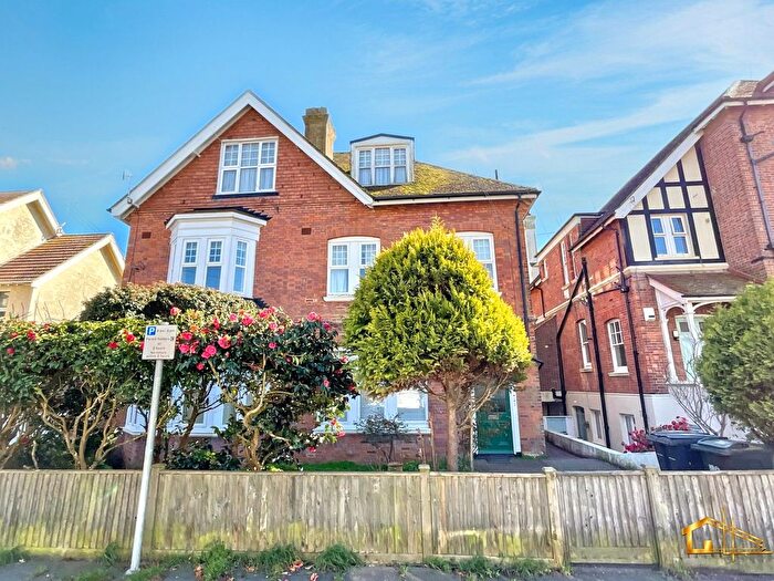 3 Bedroom Flat For Sale In Cantelupe Road, Bexhill, TN40