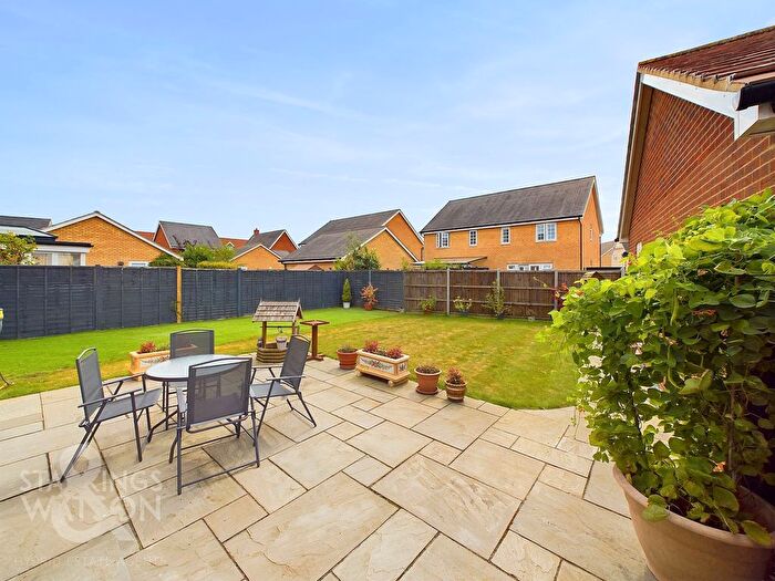 4 Bedroom Detached House For Sale In Nightingale Avenue, Wymondham, NR18
