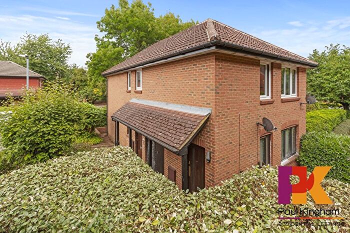 2 Bedroom Maisonette To Rent In Stonefield Park, Maidenhead, SL6