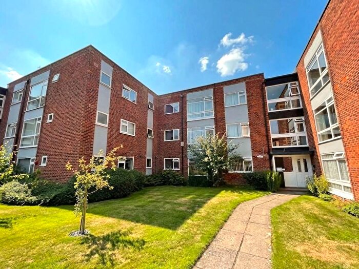 2 Bedroom Apartment To Rent In Beech Grove, Sale, M33
