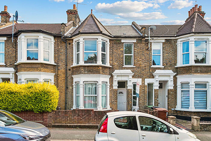 2 Bedroom Flat To Rent In Newport Road, Leyton, E10