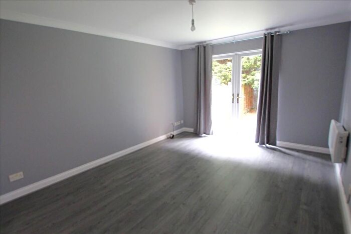 1 Bedroom Flat To Rent In Hickory Close, Edmonton, London, N9