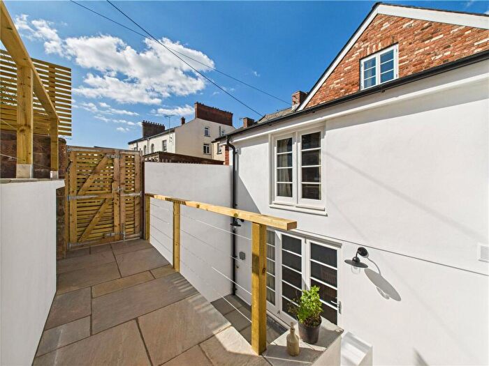 3 Bedroom End Of Terrace House To Rent In High Street, Crediton, Devon, EX17