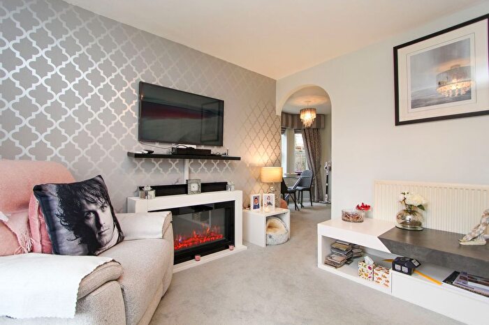 2 Bedroom Flat For Sale In Gunner Grove, Montgomery House, B75