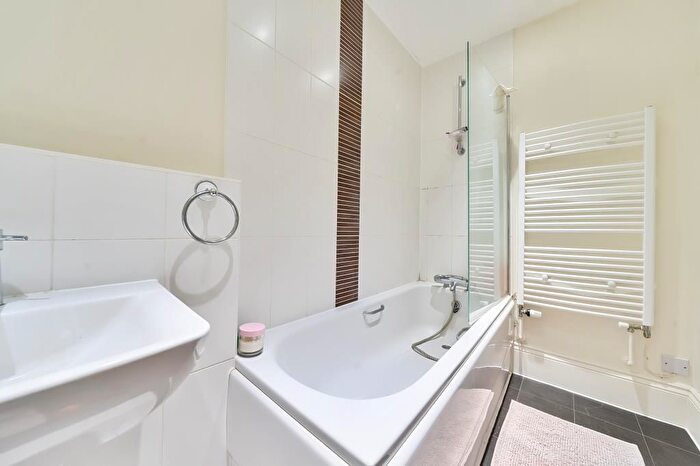 1 Bedroom Flat For Sale In Newbury, Berkshire, RG14