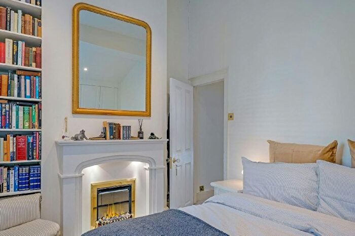 3 Bedroom Terraced House For Sale In Ashmount Road, London, N19