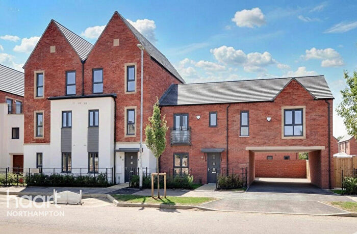 2 Bedroom Apartment For Sale In St Michaels Park, Northampton, NN5