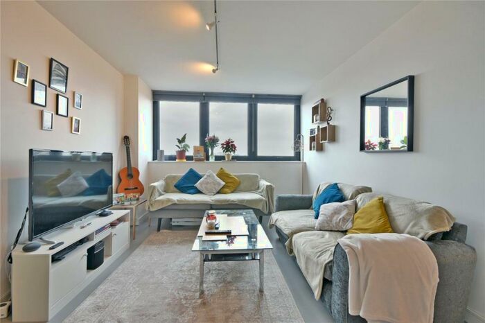 2 Bedroom Flat To Rent In High Road, North Finchley, N12