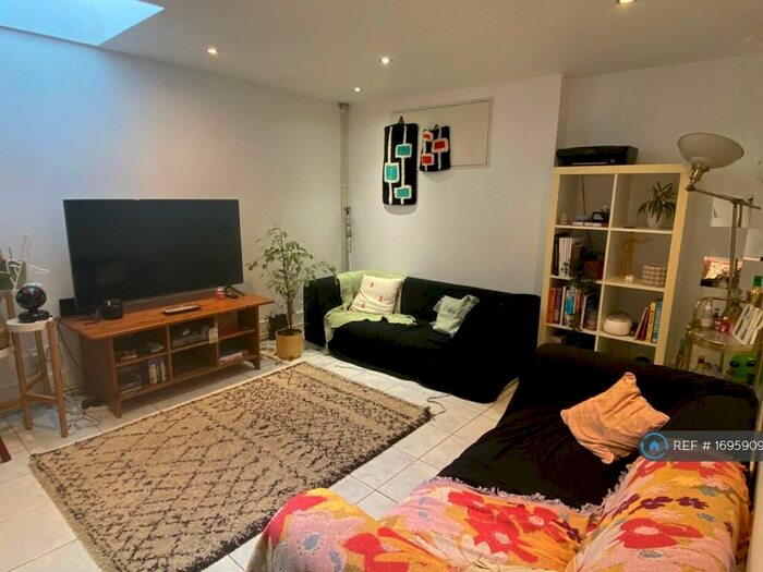 2 Bedroom Flat To Rent In Shakespeare Road, London, SE24