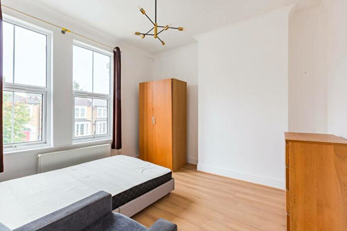 2 Bedroom Flat To Rent In Evering Road, Clapton, London, E5