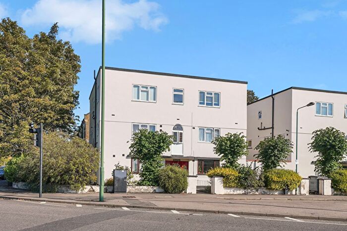 1 Bedroom Flat For Sale In Holly Road, Leytonstone, E11
