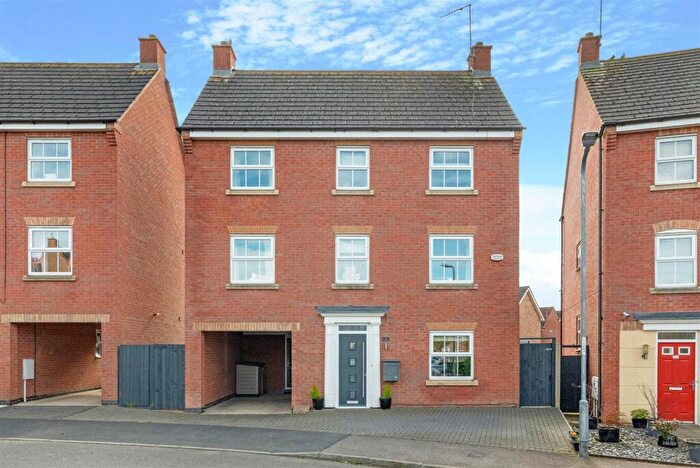 4 Bedroom Detached House For Sale In Fieldfare Close, Corby, NN18
