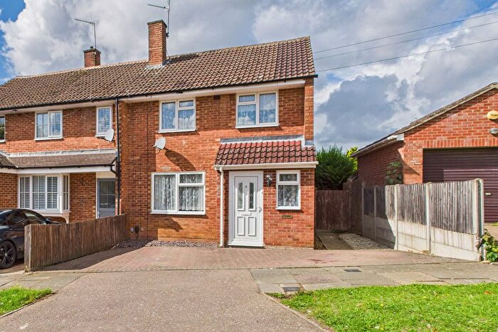 3 Bedroom End Of Terrace House For Sale In Oak Close, Hemel Hempstead, HP3
