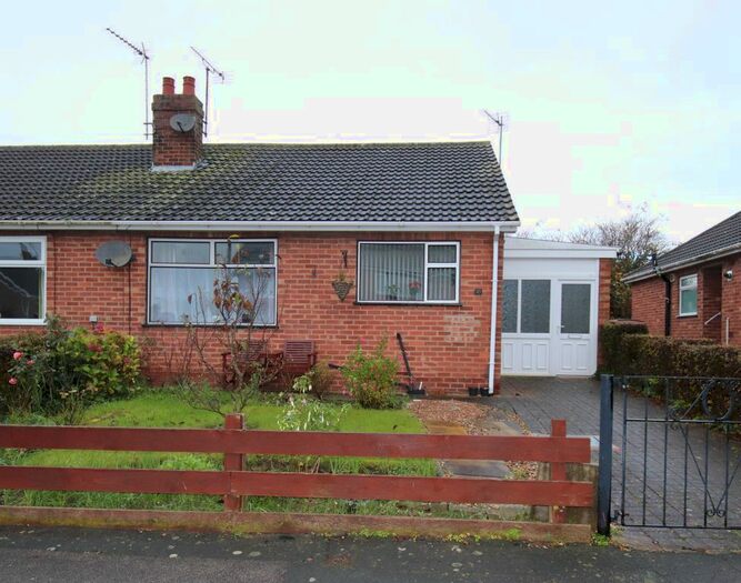 2 Bedroom Semi-Detached Bungalow To Rent In The Mount, Driffield, YO25