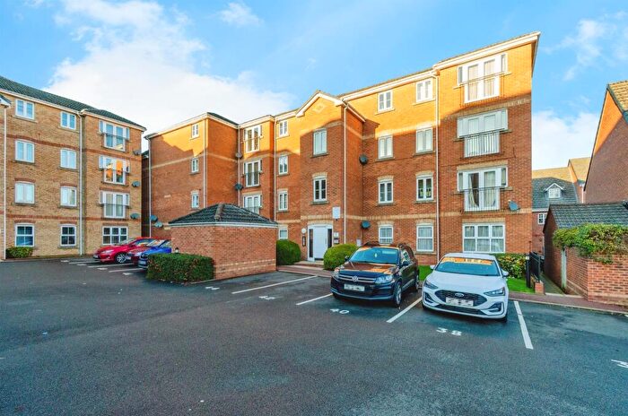 2 Bedroom Flat For Sale In Harper Grove, Tipton, DY4