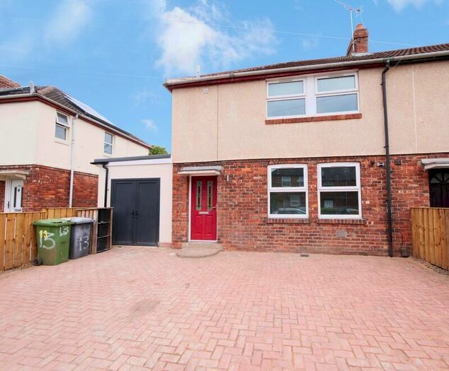 6 Bedroom Semi-Detached House To Rent In Constantine Avenue, Tang Hall, York, YO10