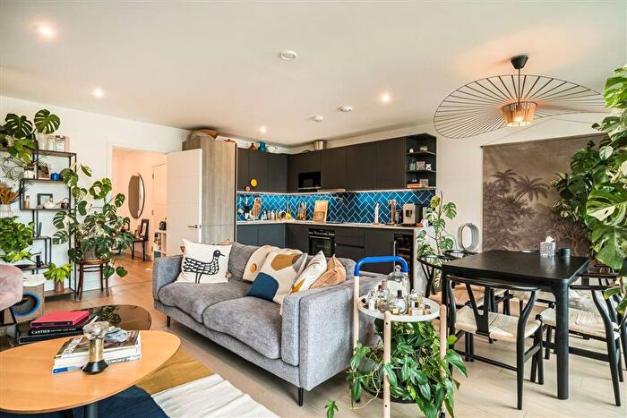 3 Bedroom Flat To Rent In Gorsuch Place, Gorsuch Place, E2