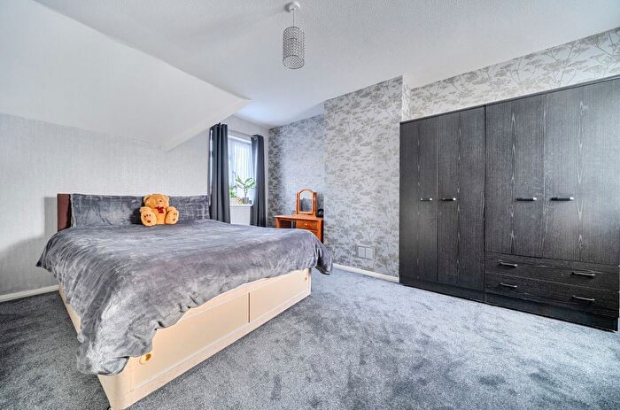 3 Bedroom Terraced House For Sale In Shinfield Road, Reading, Berkshire, RG2