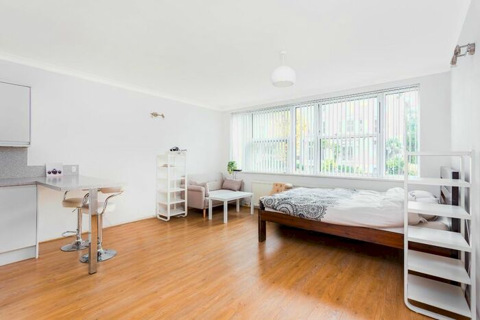 Studio To Rent In Belsize Grove, London, NW3