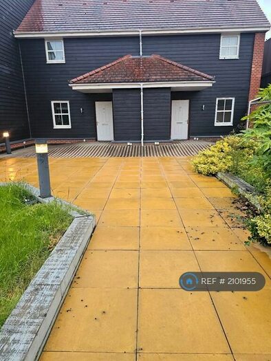 2 Bedroom Flat To Rent In Nayland Court, Romford, RM1