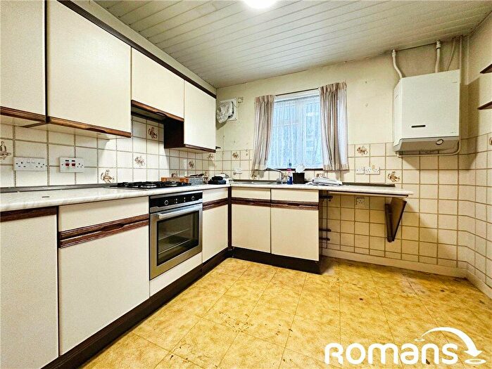 2 Bedroom Bungalow For Sale In Bannard Road, Maidenhead, Berkshire, SL6